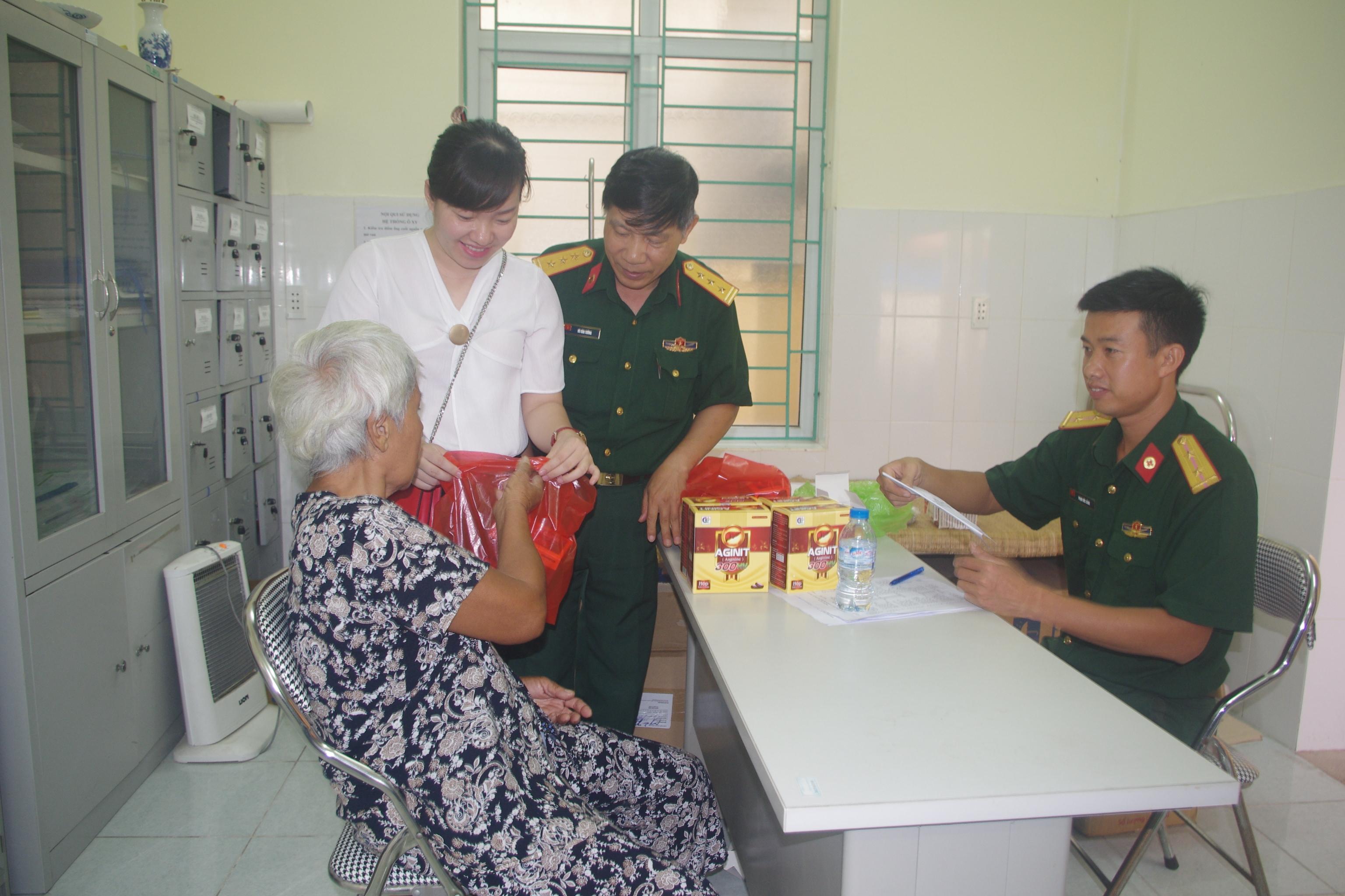 Nghĩa tình, trách nhiệm với thế hệ cha anh  
